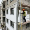 Czyste Powietrze w bloku mieszkalnym – jakie programy dotacyjne są dostępne dla budynków wielorodzinnych
