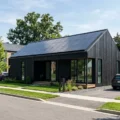 Sąsiedzi cię znienawidzą: Ten modułowy dom „kradnie” energię z całej okolicy
